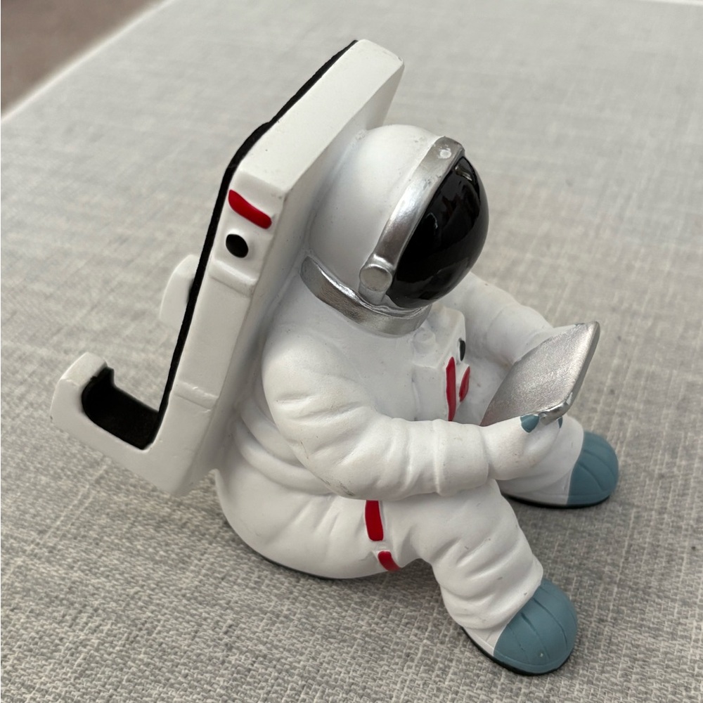 Astronaut Phone Holder